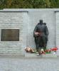 499px-Bronze_Soldier_at_the_Tallinn_Military_Cemetery_with_Estonian_text.jpg